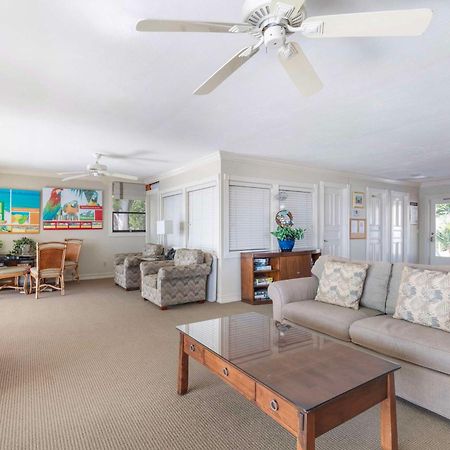 Hilton Vacation Club Charter Club Naples Bay Hotel Екстериор снимка