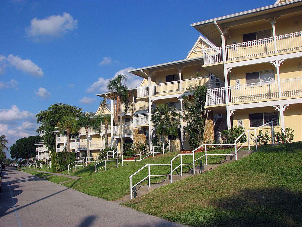 Hilton Vacation Club Charter Club Naples Bay Hotel Екстериор снимка