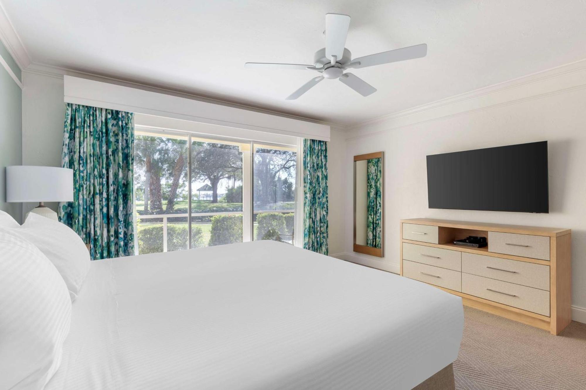 Hilton Vacation Club Charter Club Naples Bay Hotel Екстериор снимка