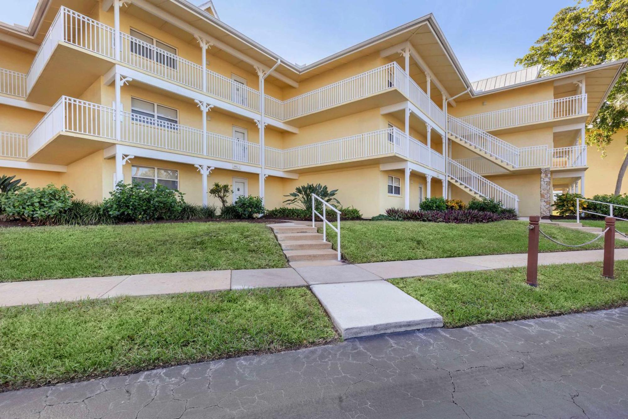 Hilton Vacation Club Charter Club Naples Bay Hotel Екстериор снимка