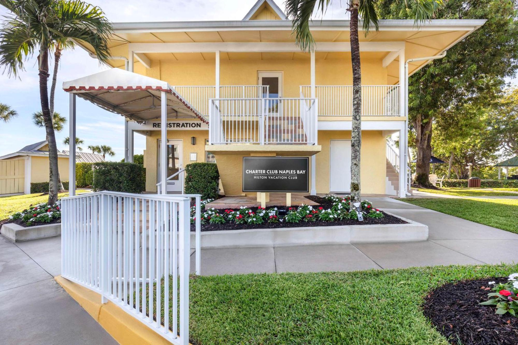 Hilton Vacation Club Charter Club Naples Bay Hotel Екстериор снимка
