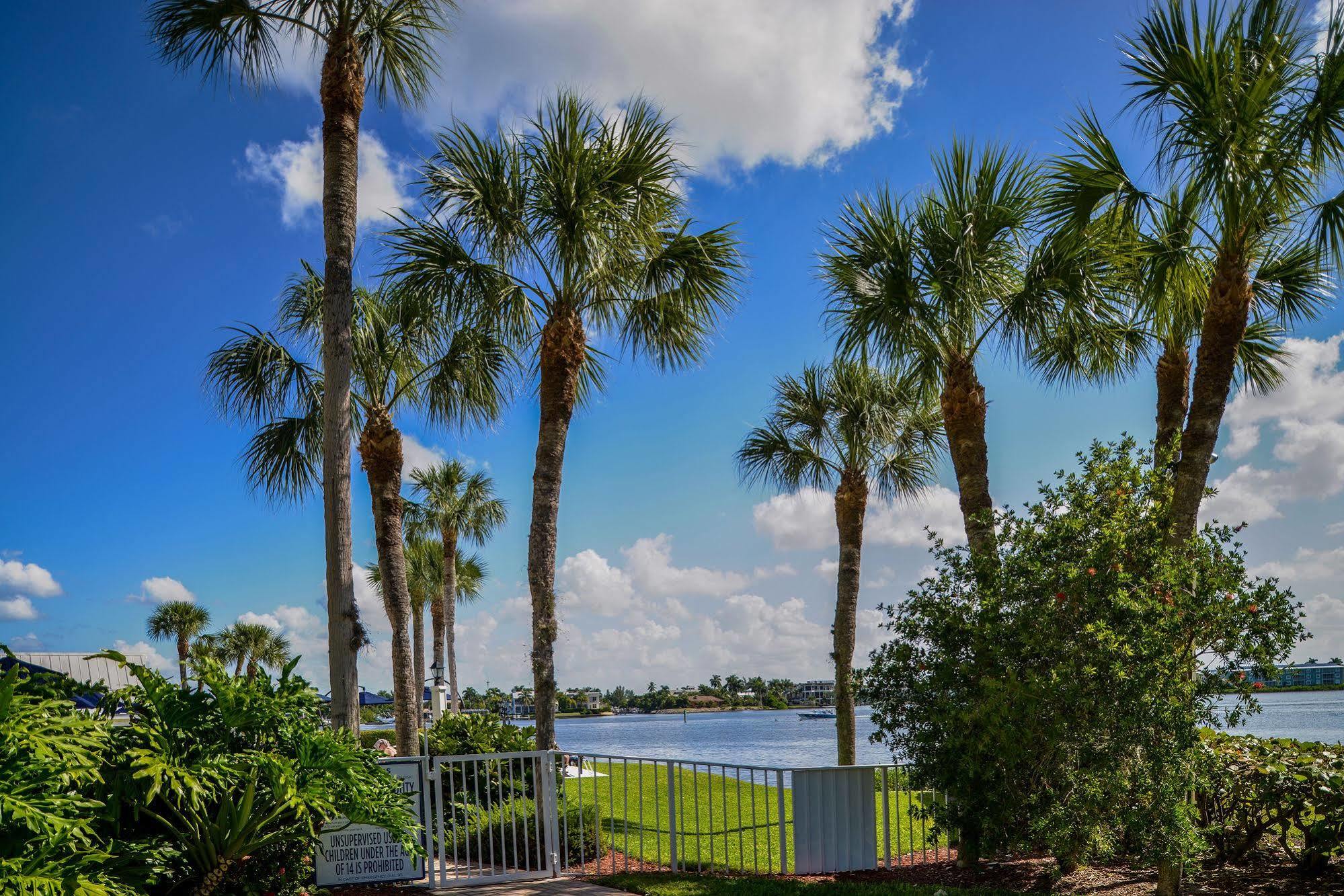Hilton Vacation Club Charter Club Naples Bay Hotel Екстериор снимка