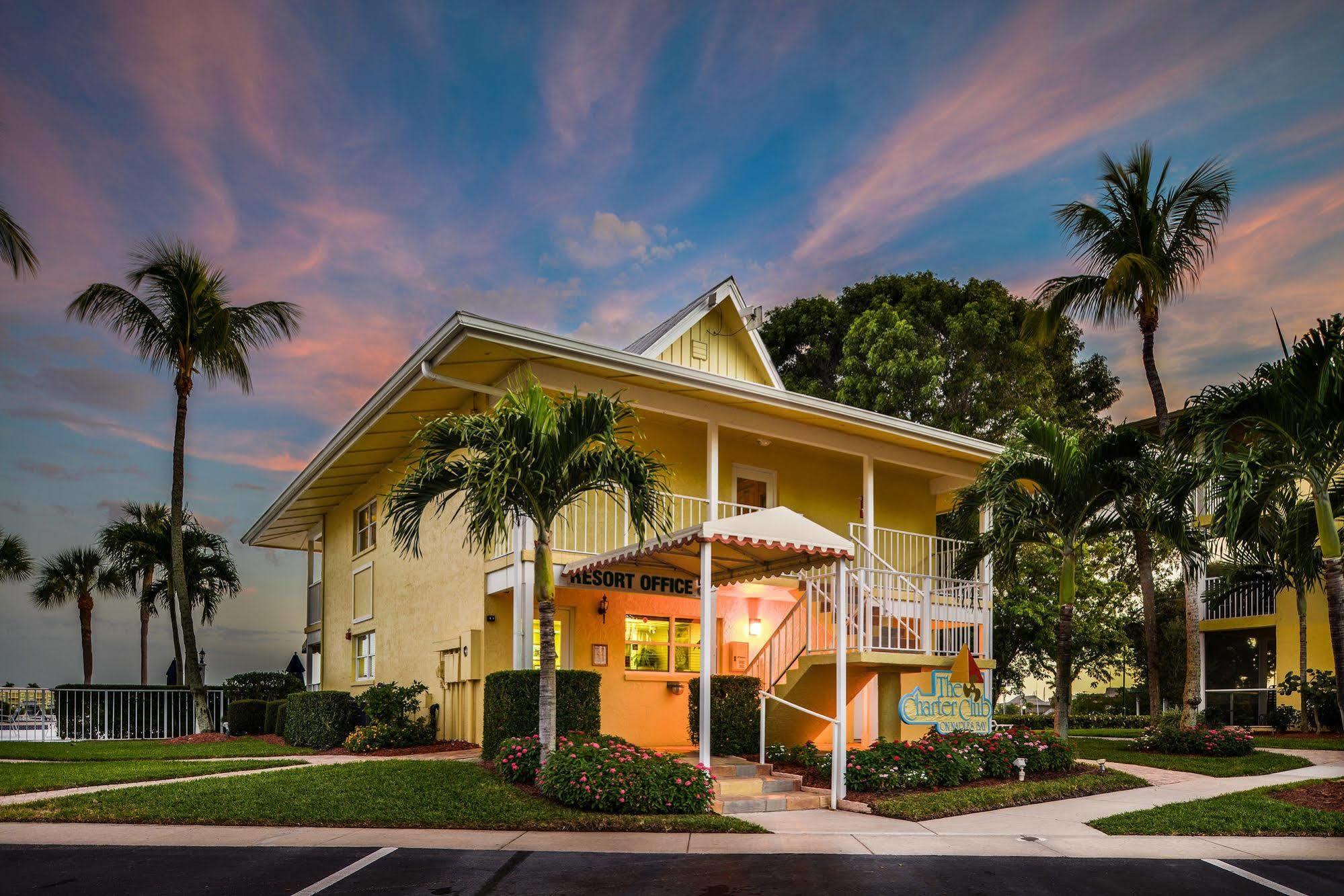 Hilton Vacation Club Charter Club Naples Bay Hotel Екстериор снимка
